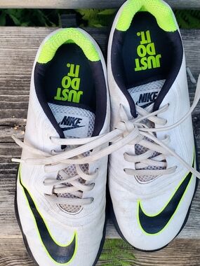Nike Youth Golf Shoe White and Volt/Green